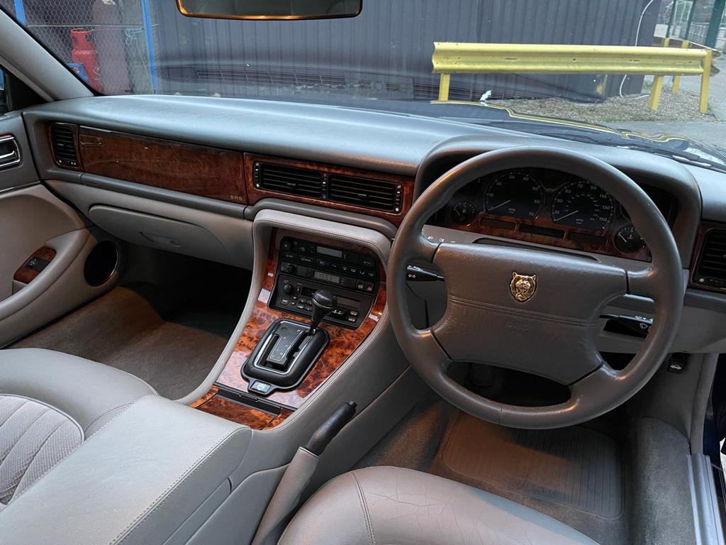 281120 1995 Jaguar XJ6 N881JFE 9 1