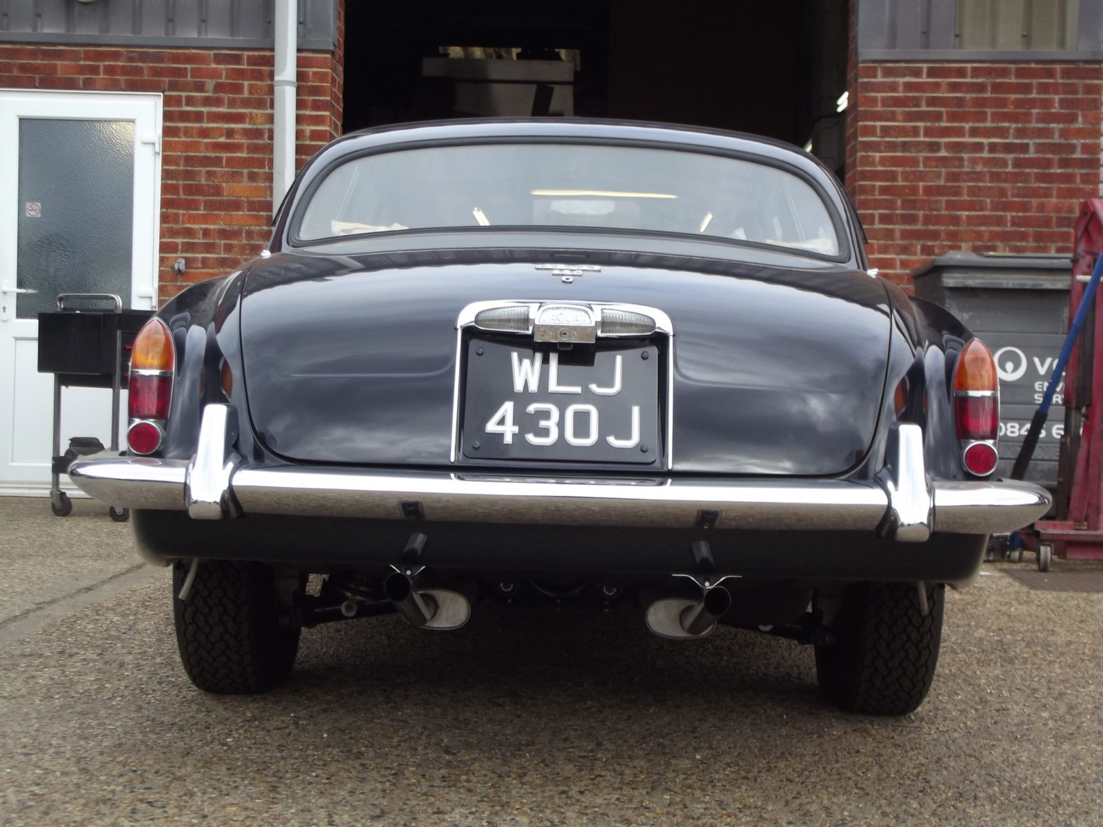 1970 Jaguar 420G 1 scaled 2