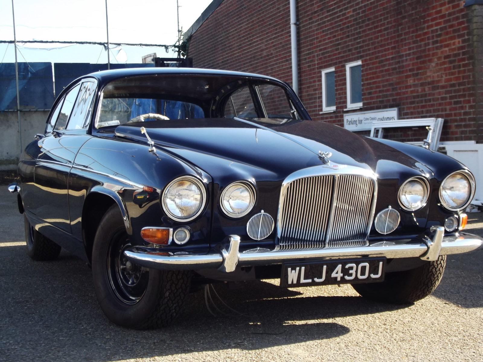 1970 Jaguar 420G 3 scaled 2