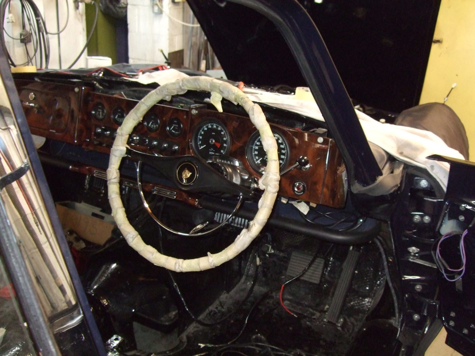 1970 Jaguar 420G 5 scaled 2