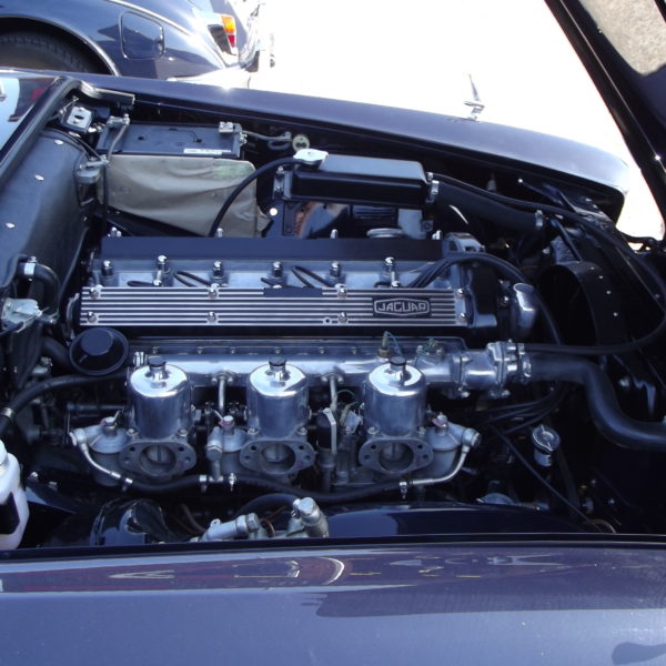 1970 Jaguar 420G 6 600x600 1
