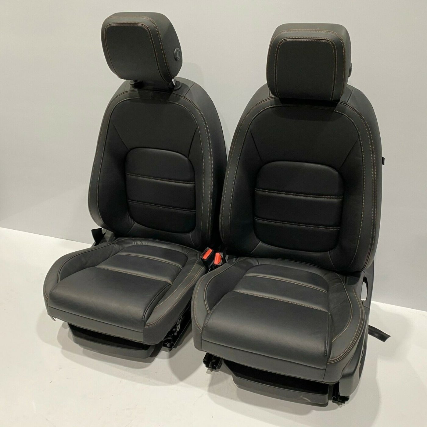 1971 Ford Mustang Jaguar XJ seats 1
