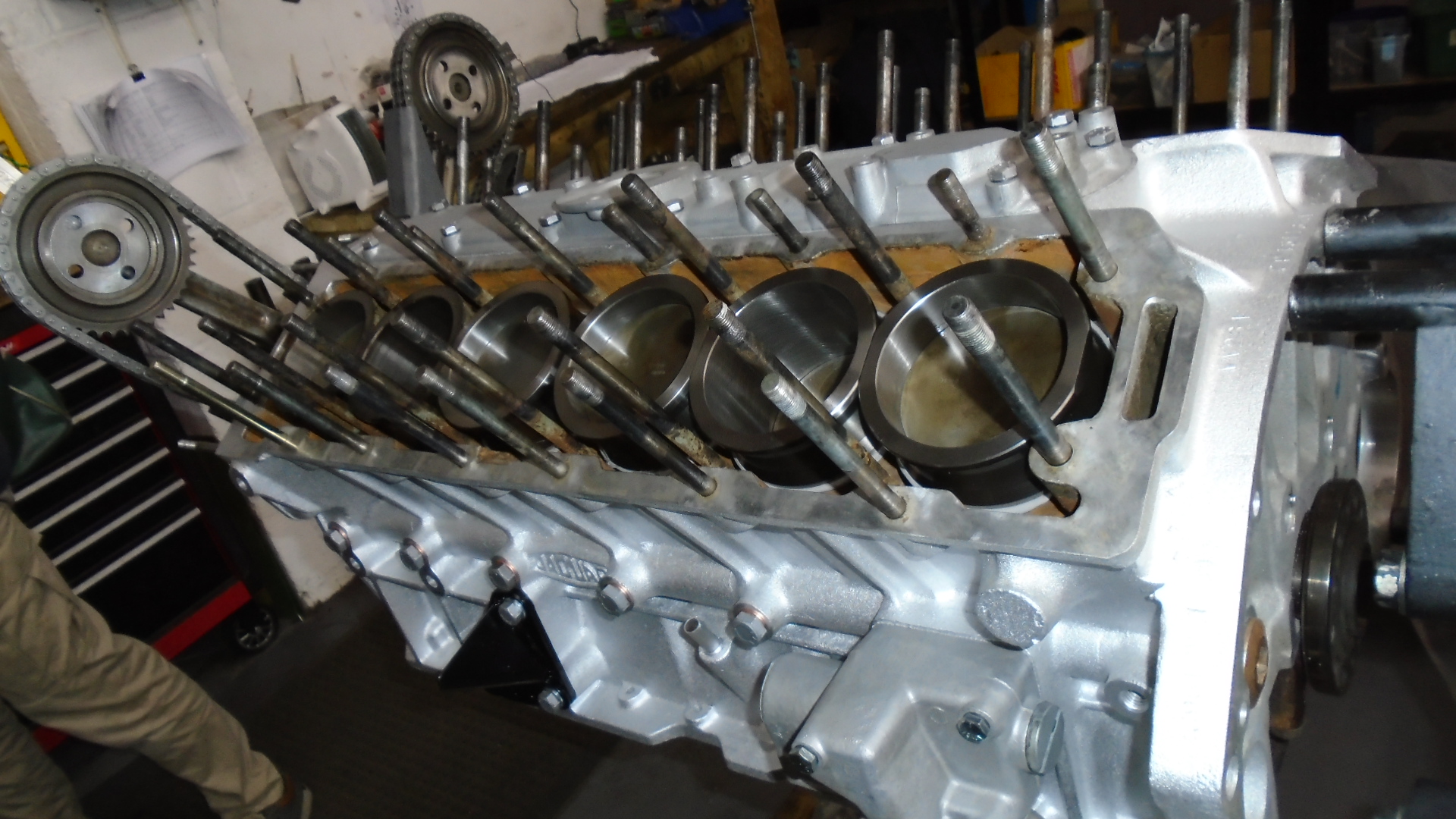251120 Ferrari Daytona Jaguar V12 Engine at Rushton Engineering 4