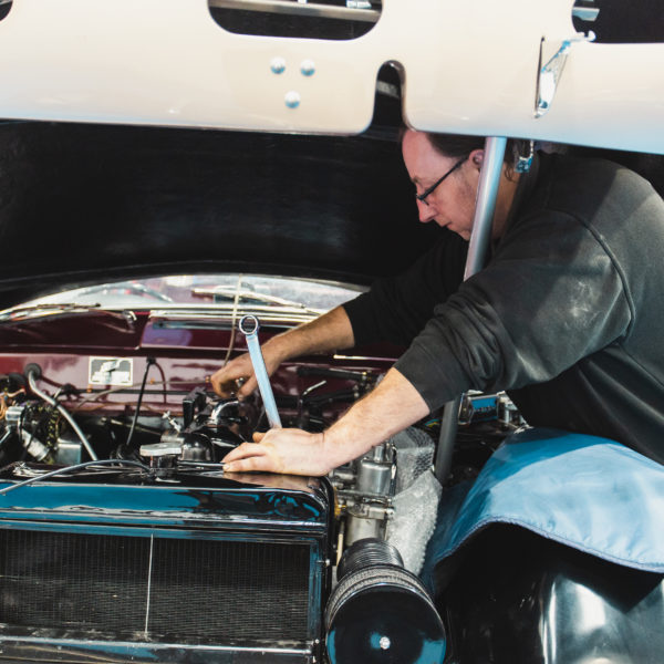 261120 1962 Jensen 541S Engine Blown Ady 600x600 1