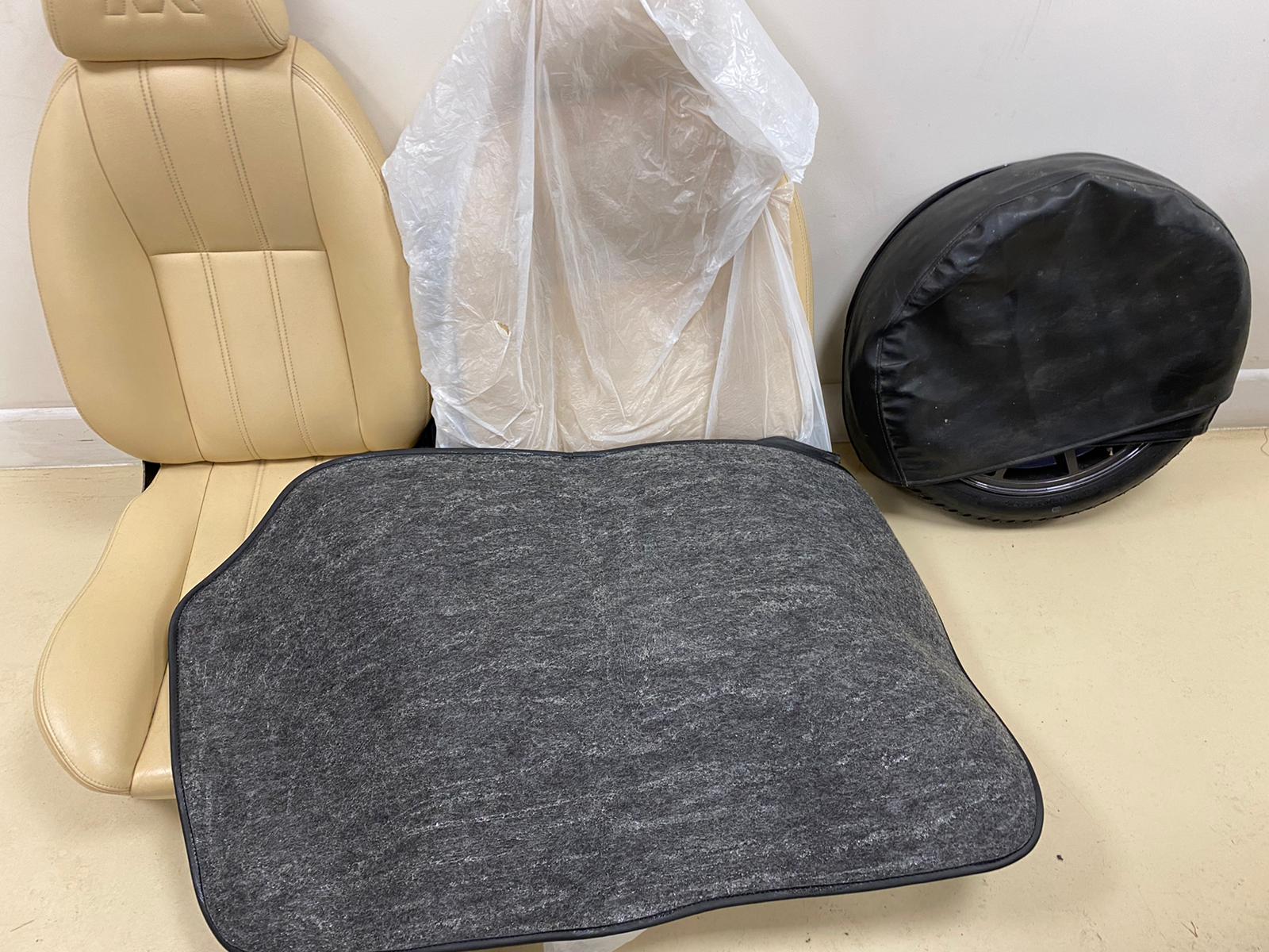 12 02 2021 1998 TVR Chimaera boot recarpet 23 1