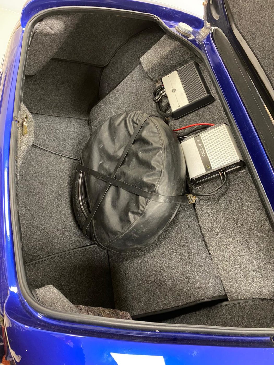 12 02 2021 1998 TVR Chimaera boot recarpet 25 1