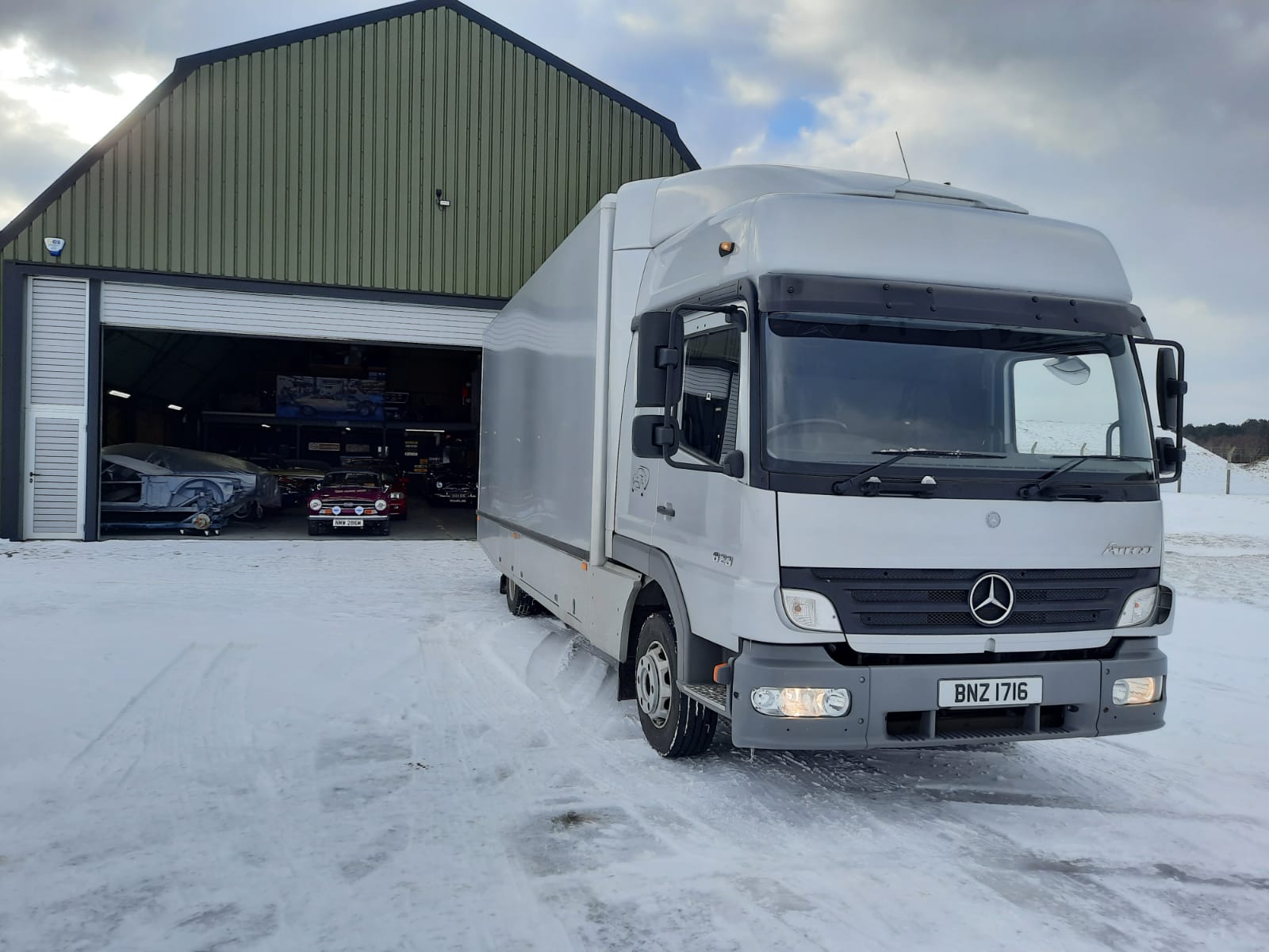 12 02 2021 Mauro loading cars at bentwaters in the snow 3