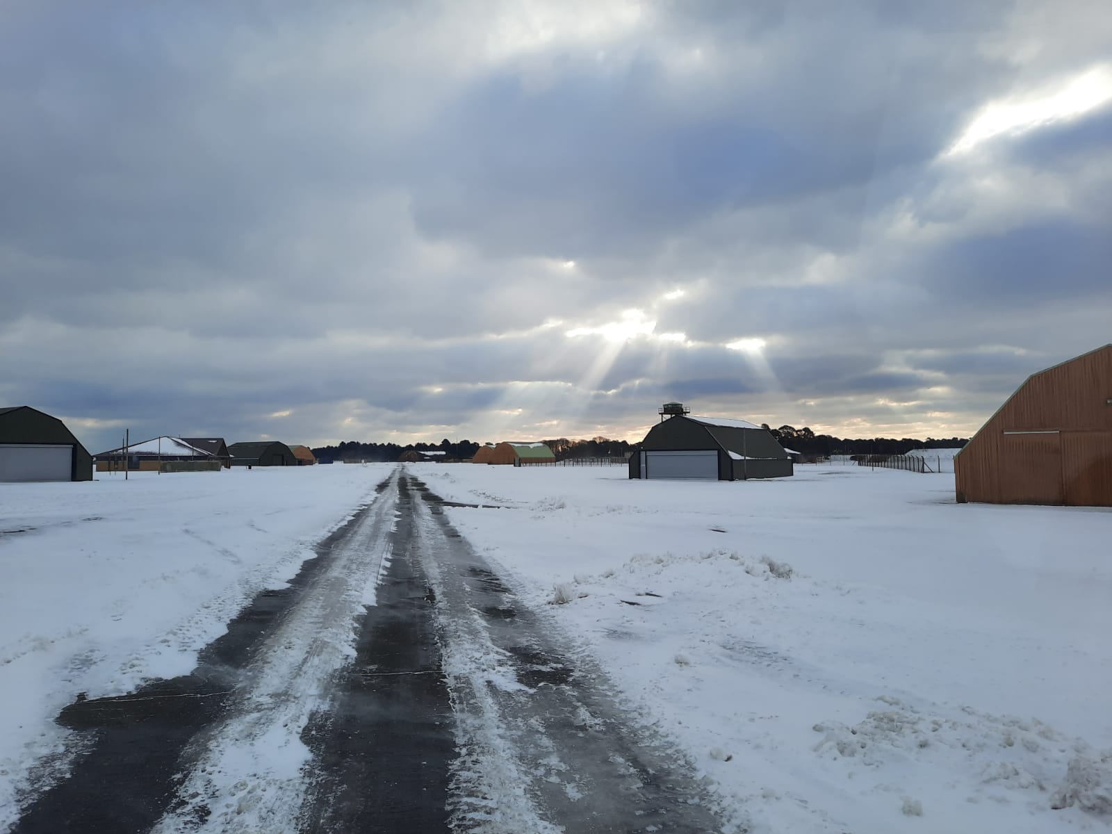 12 02 2021 Mauro loading cars at bentwaters in the snow 9
