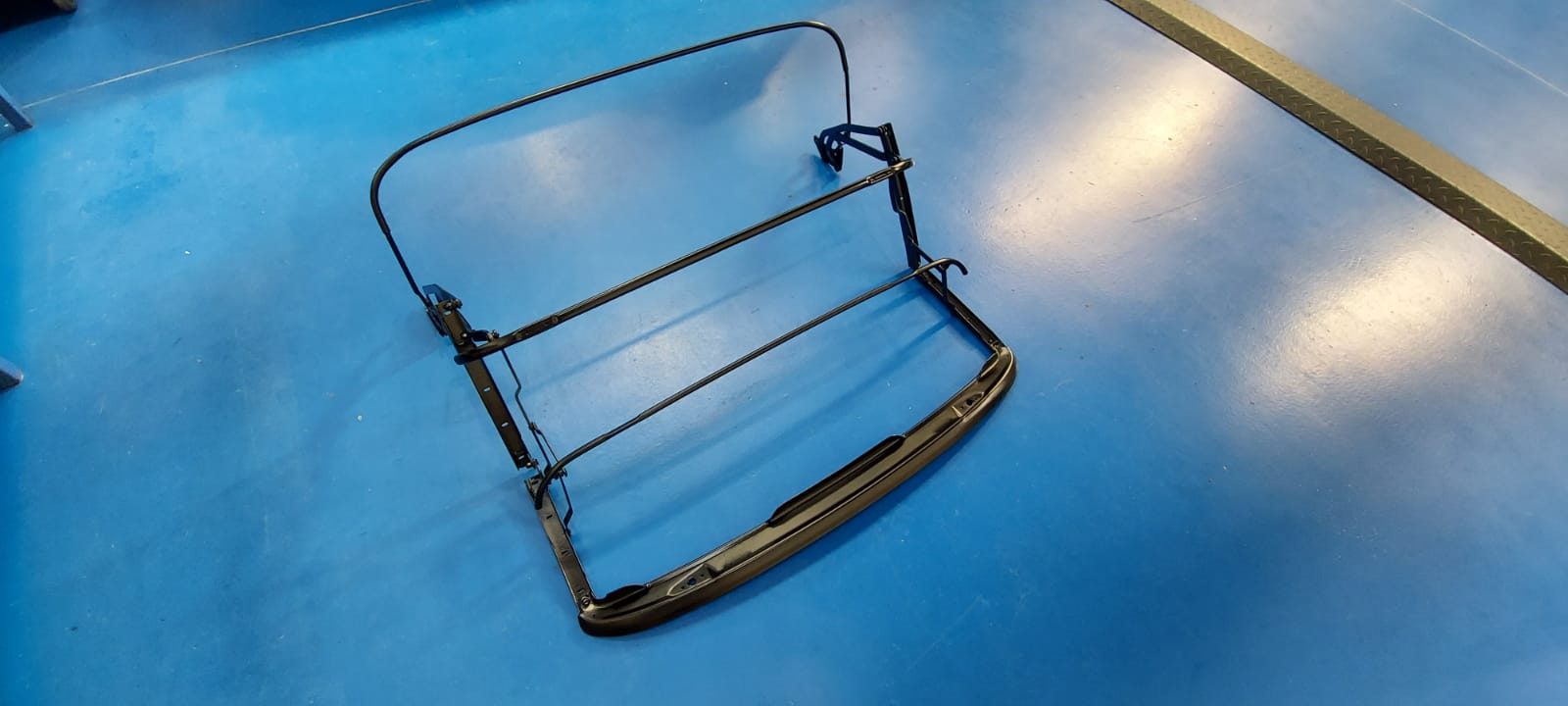 15022021 Triumph TR5 chris painting windshield frame 3