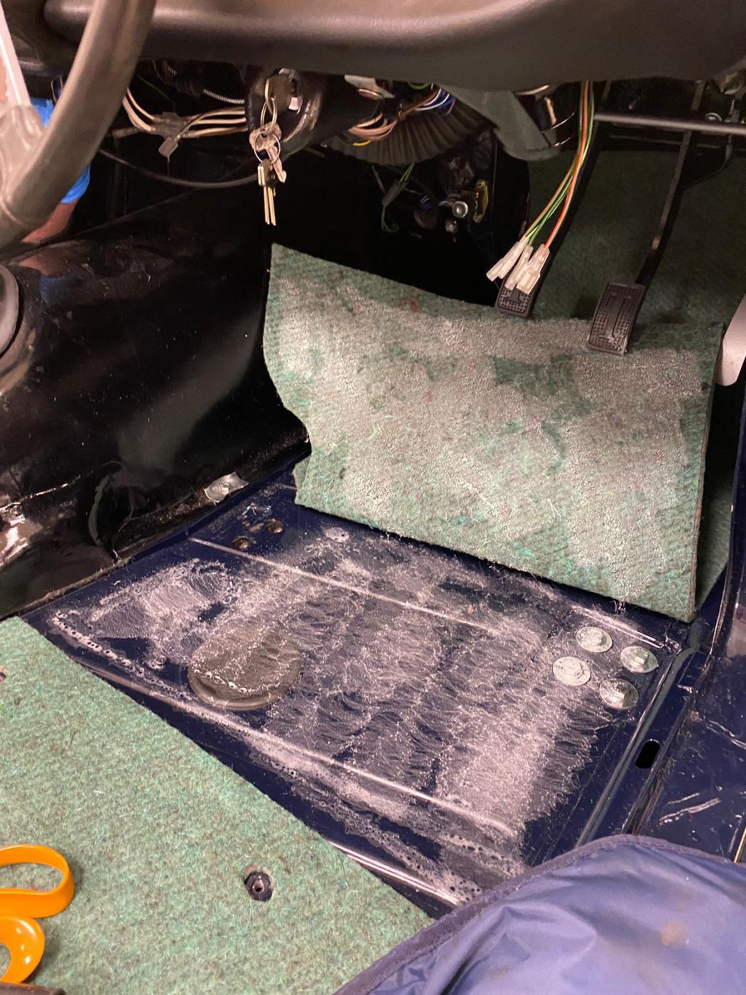 17022020 Triumph TR5 trim fitting 38 1