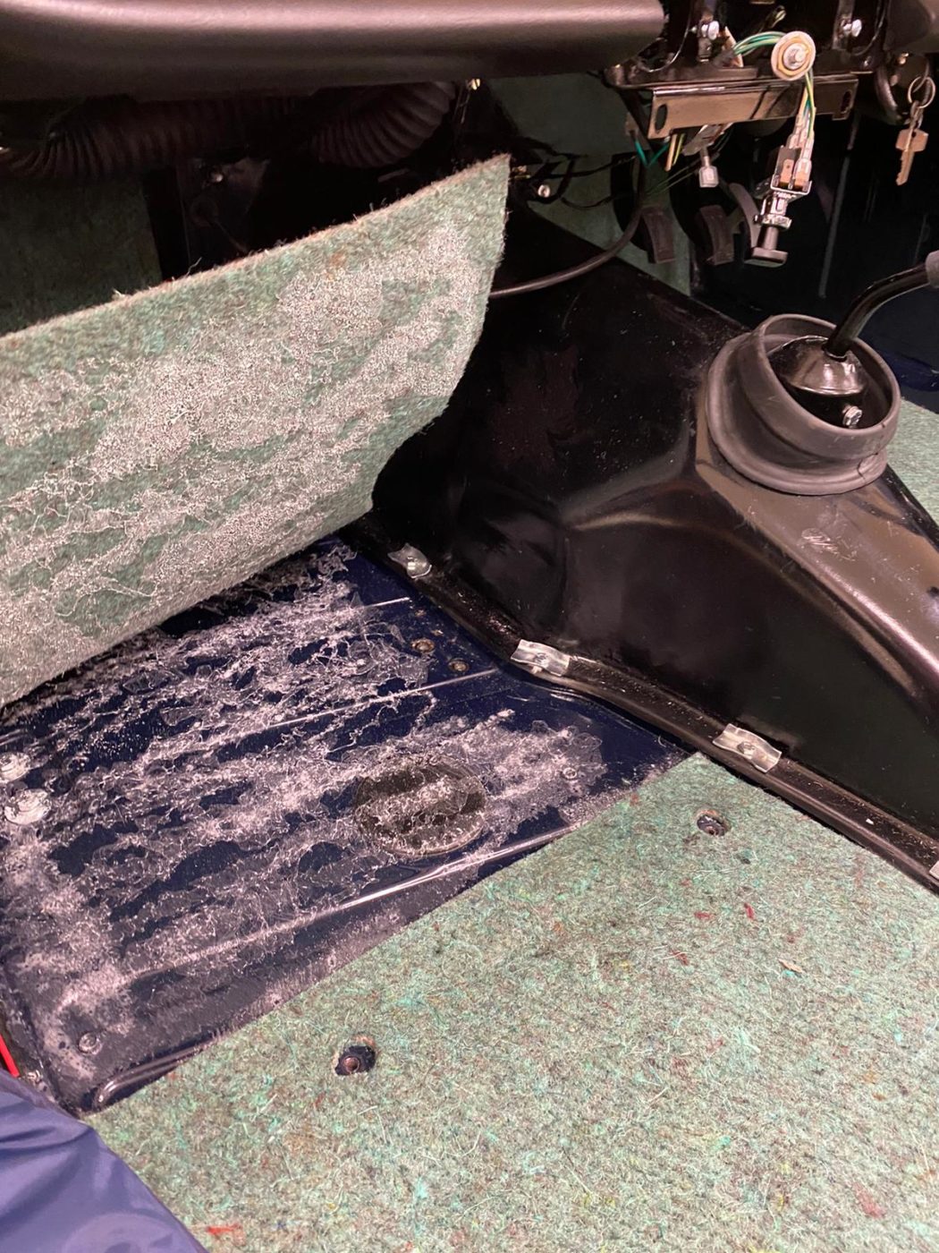 17022020 Triumph TR5 trim fitting 45 1