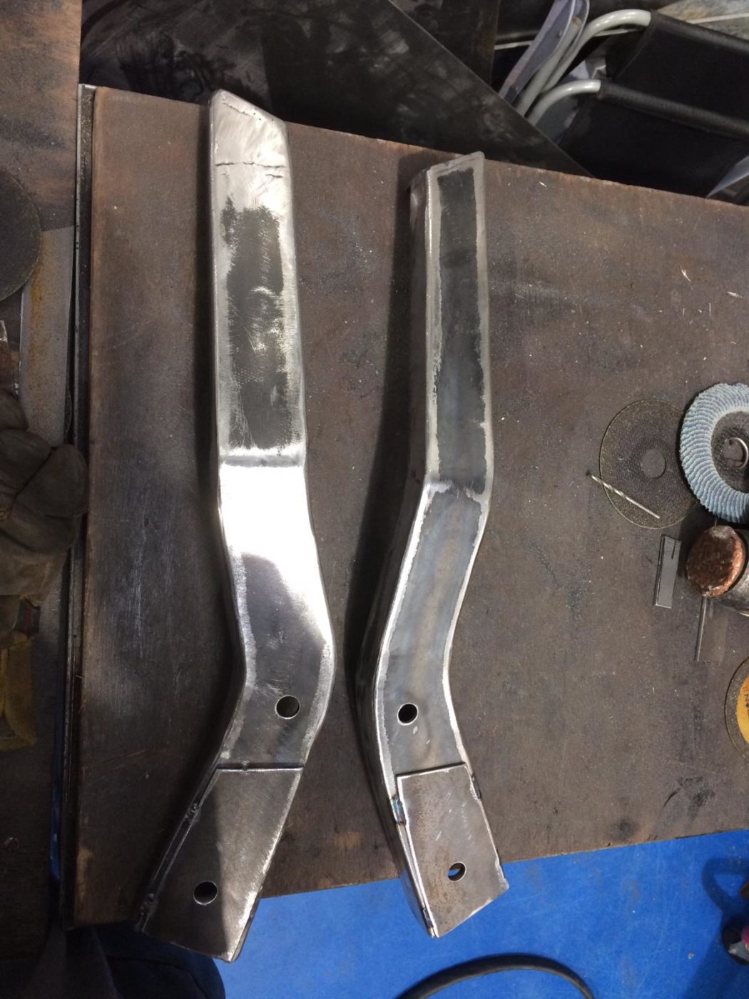 17022021 0 Triumph TR5 bumper irons 1 1