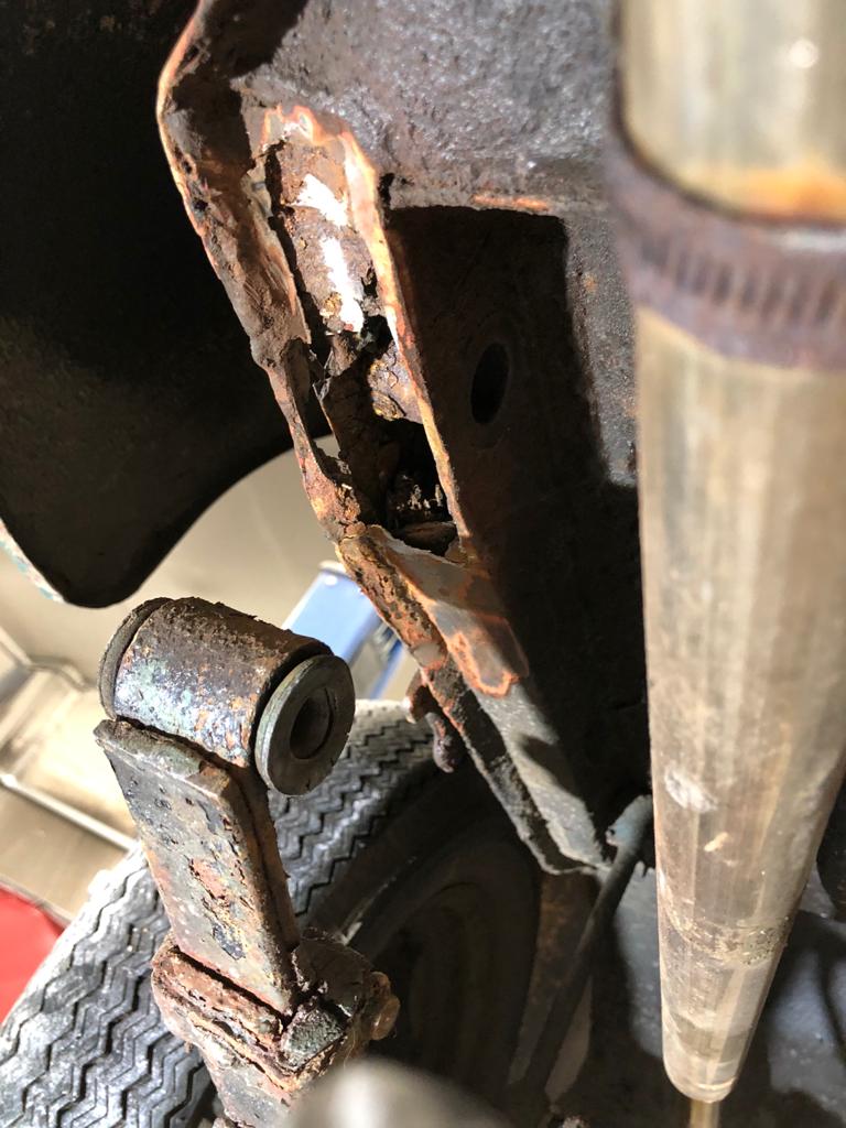 17022021 1949 Morris Minor Lowlight spring welding 10 1