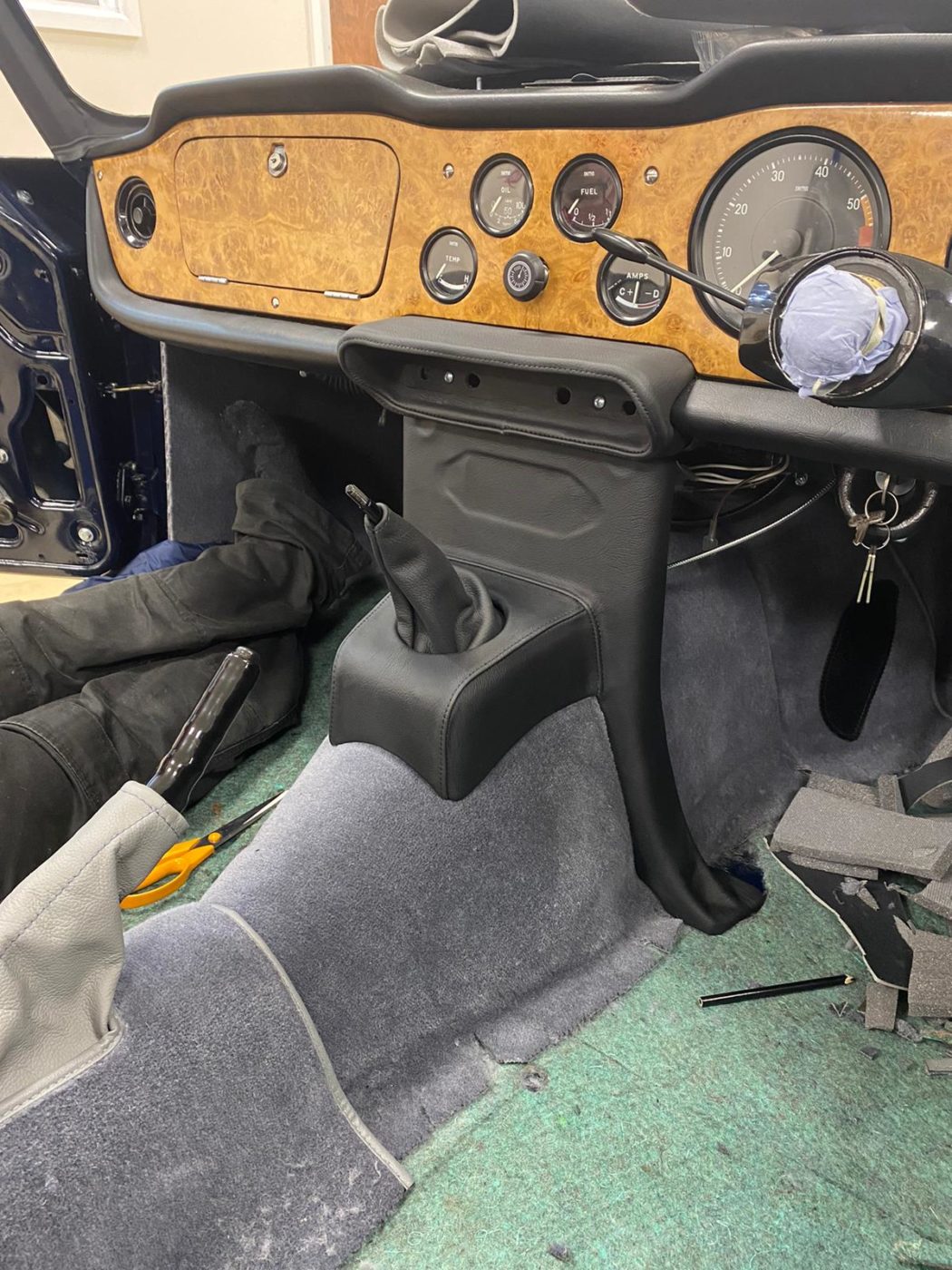 19022021 Triumph TR5 centre console 1 1