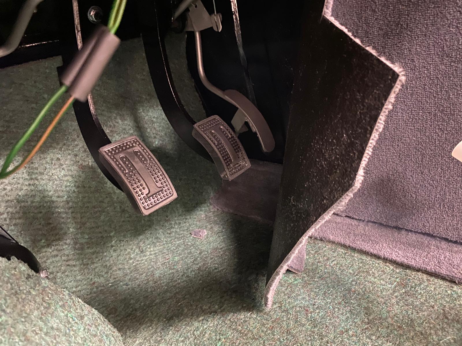 19022021 Triumph TR5 footwell carpet 11 1
