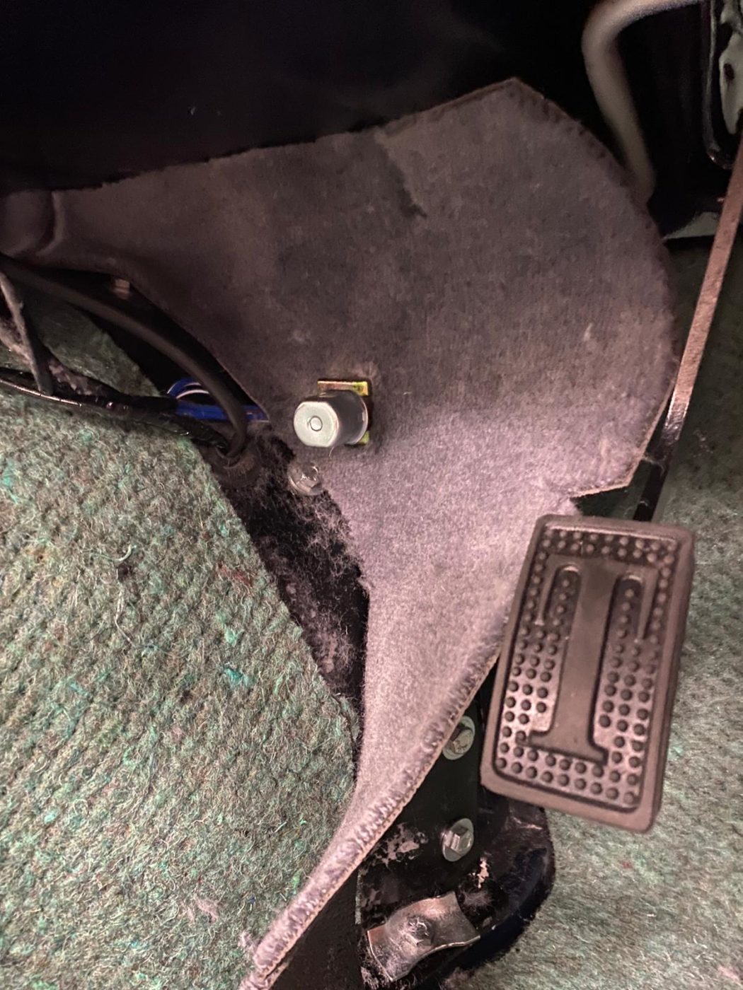 19022021 Triumph TR5 footwell carpet 16 1