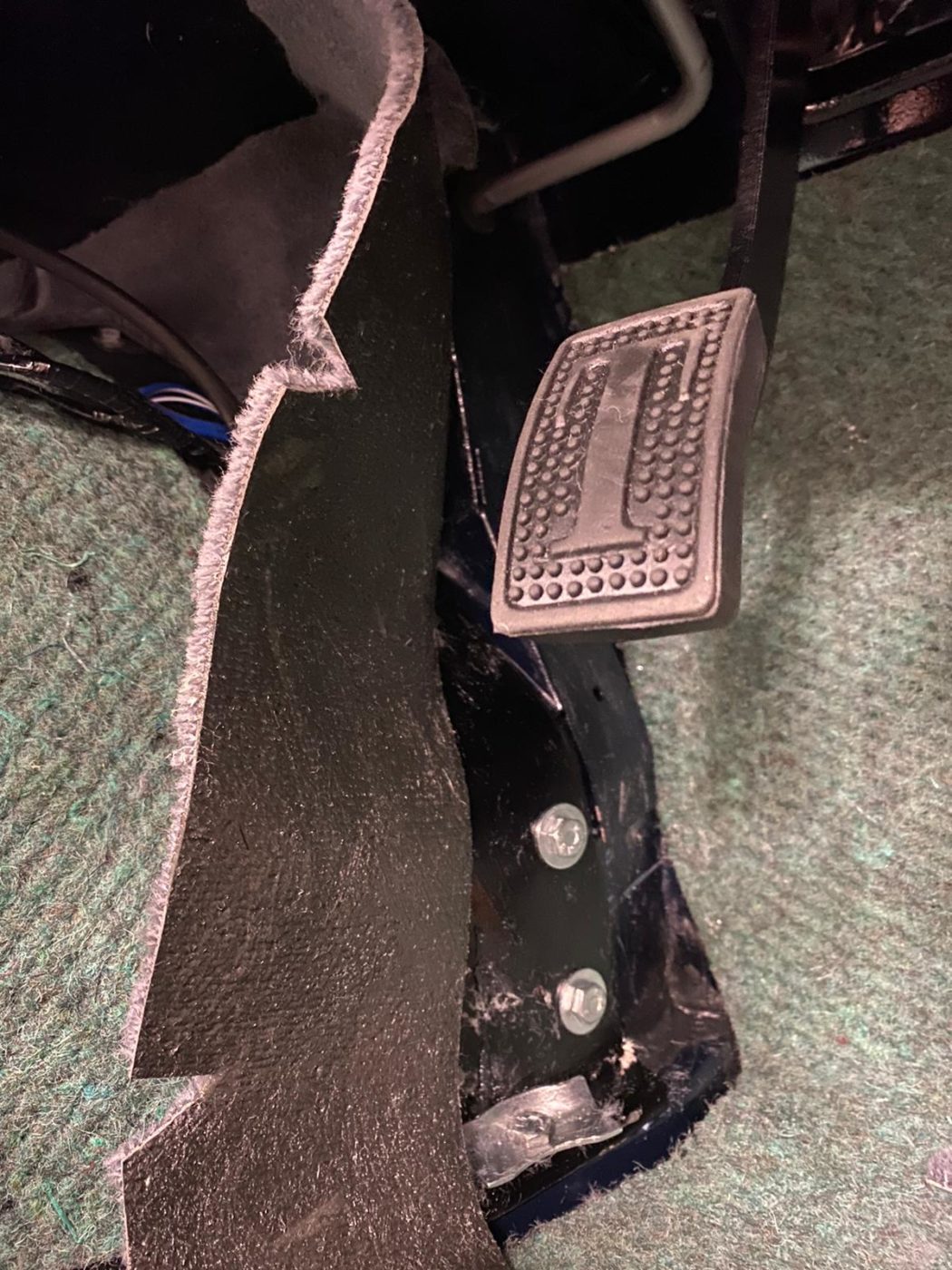 19022021 Triumph TR5 footwell carpet 19 1