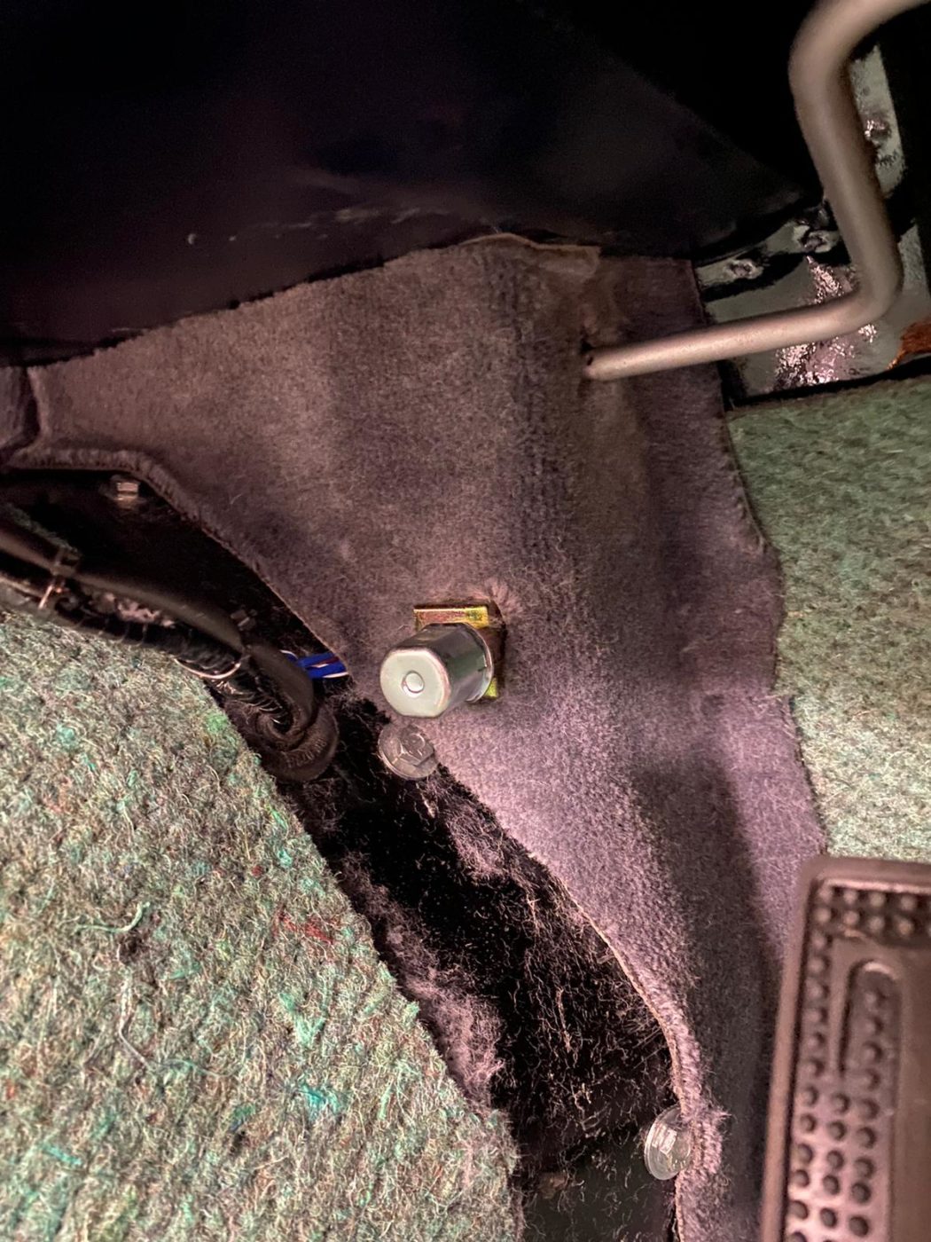19022021 Triumph TR5 footwell carpet 20 1