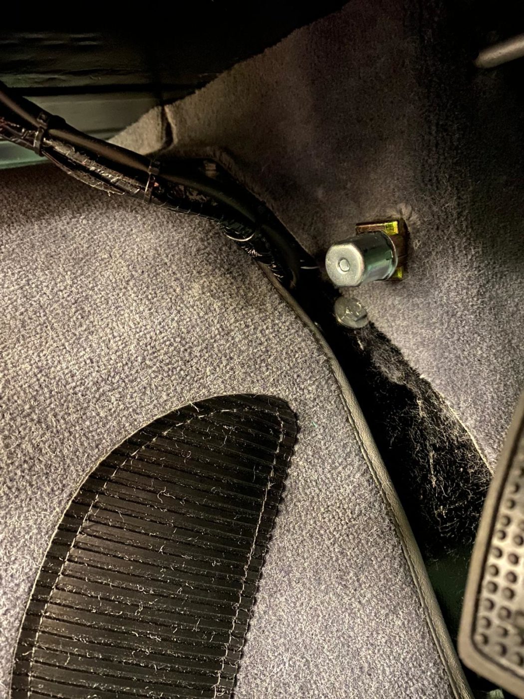 19022021 Triumph TR5 footwell carpet 28 1