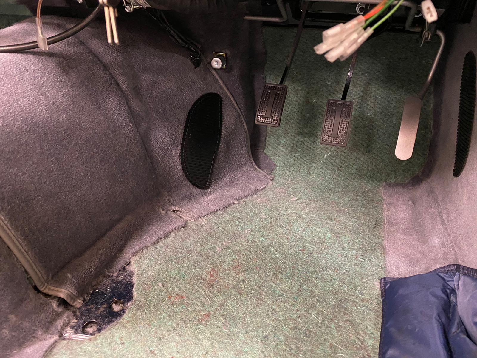 19022021 Triumph TR5 footwell carpet 29 1