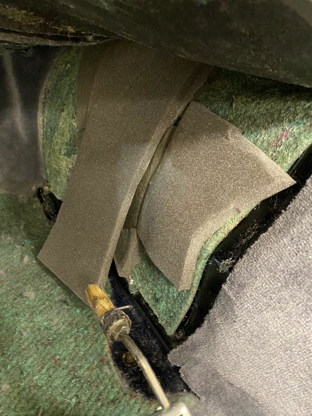 19022021 Triumph TR5 footwell carpet 32 1