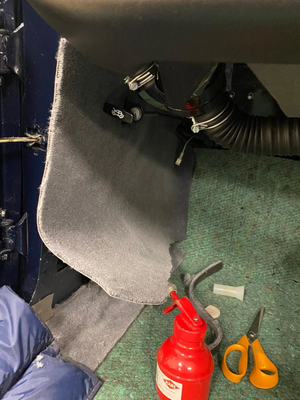 19022021 Triumph TR5 footwell carpet 5 1