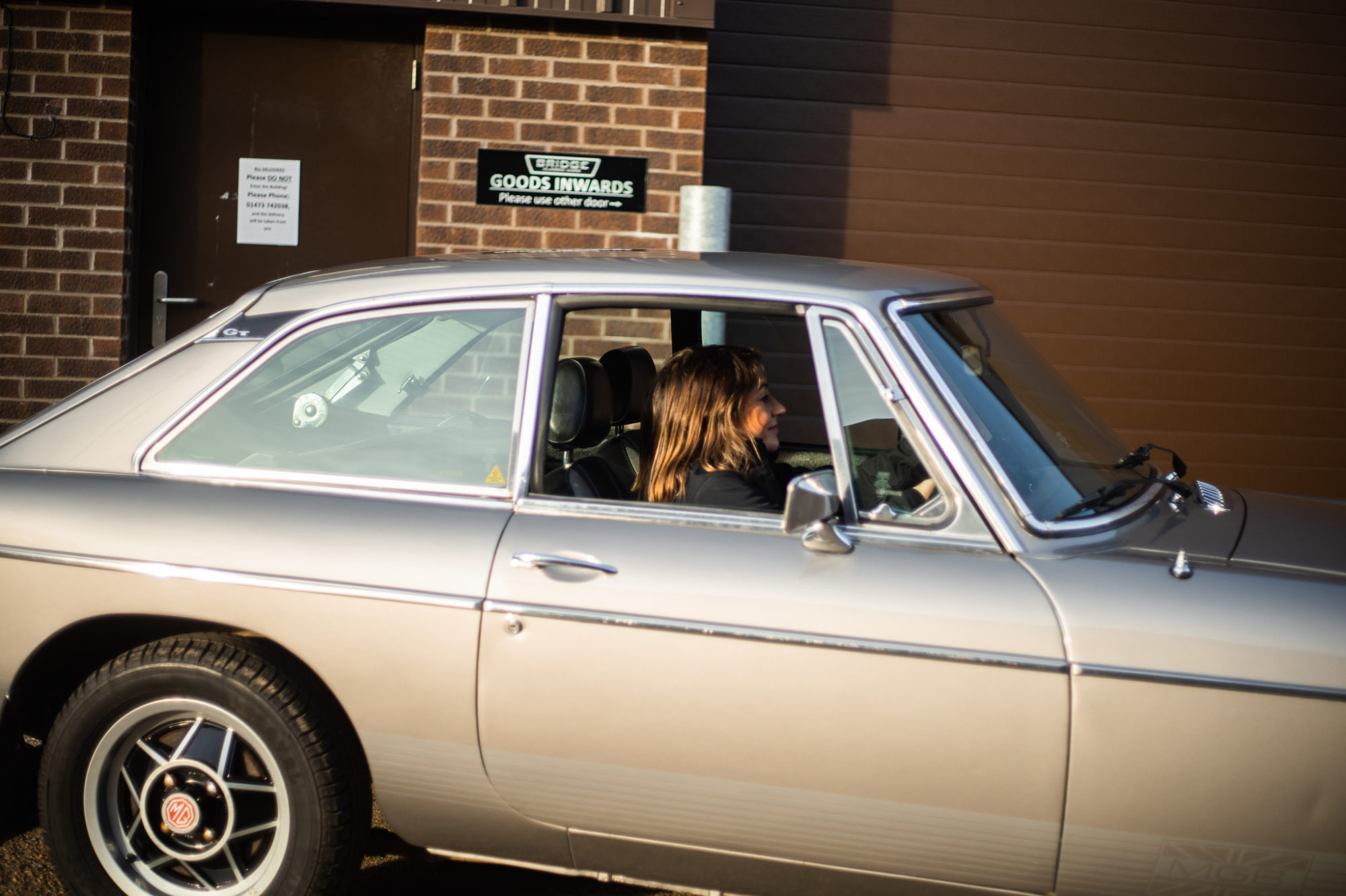 23 02 2021 Charlotte in MGB GT BTS 05 1