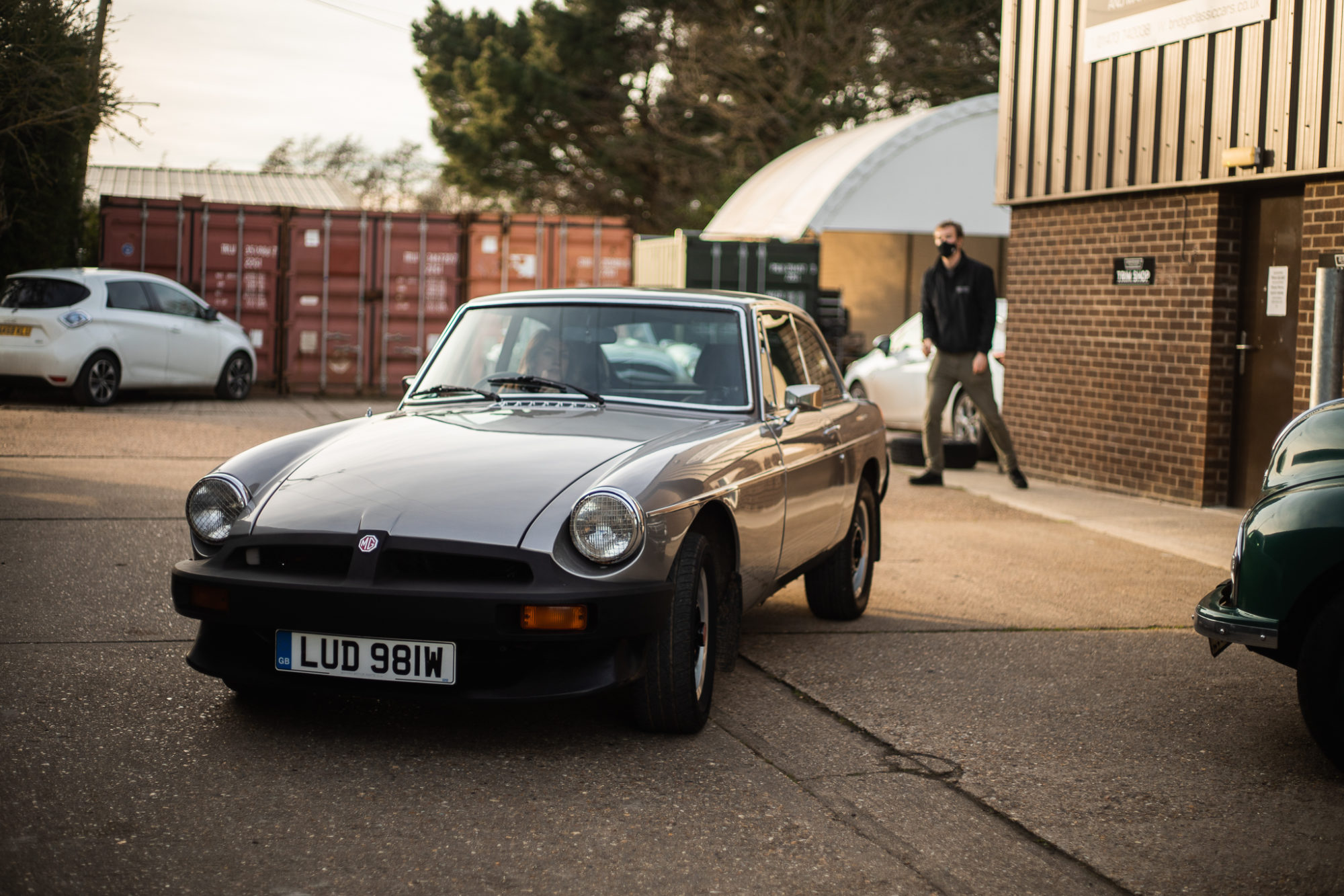 23 02 2021 Charlotte in MGB GT BTS 06 1