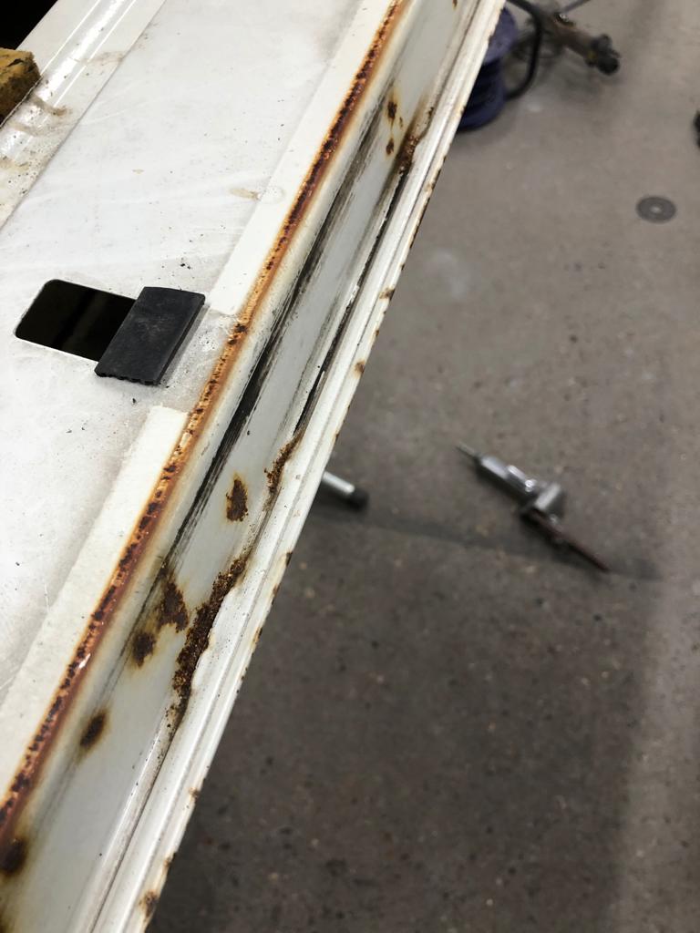 24 02 2021 1991 VW transporter door prep 15 1