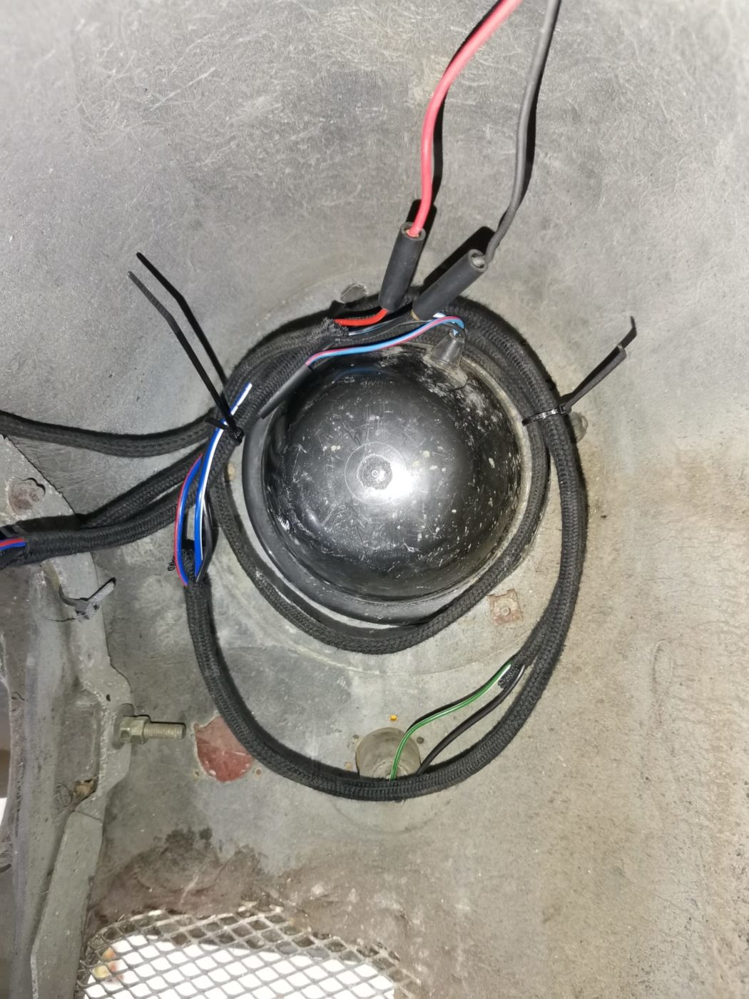 Tom rewiring silver jensen 12 1
