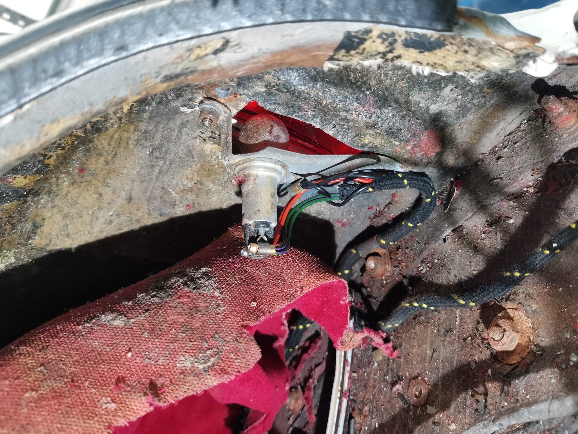 Tom rewiring silver jensen 17 1