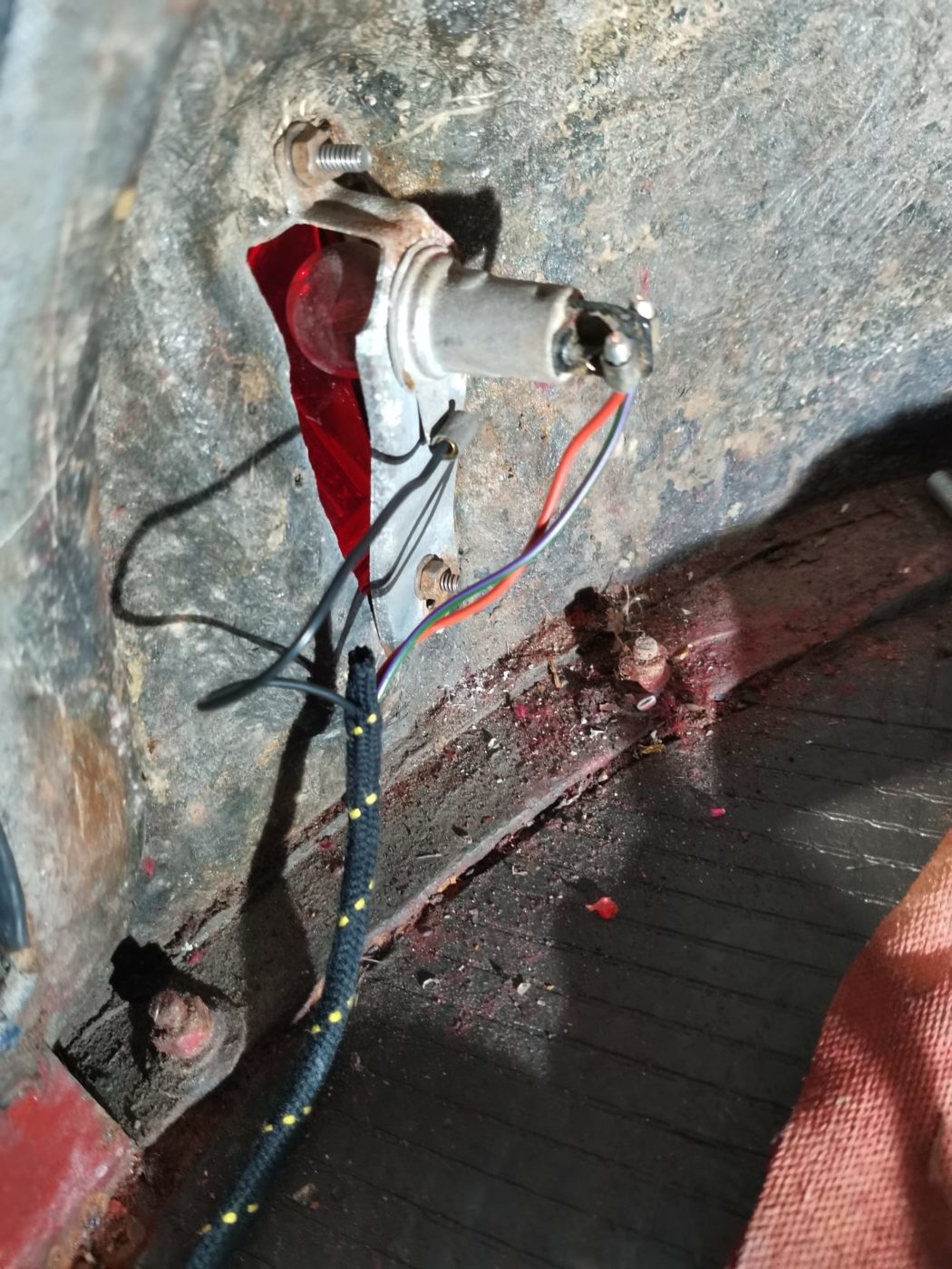 Tom rewiring silver jensen 18 1