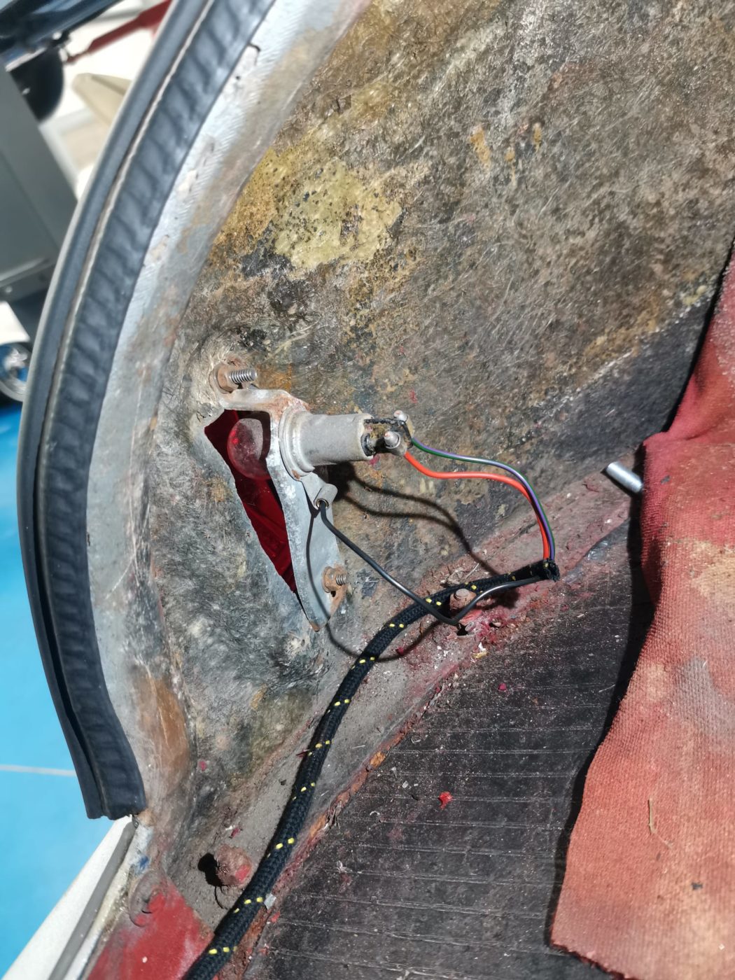 Tom rewiring silver jensen 19 1