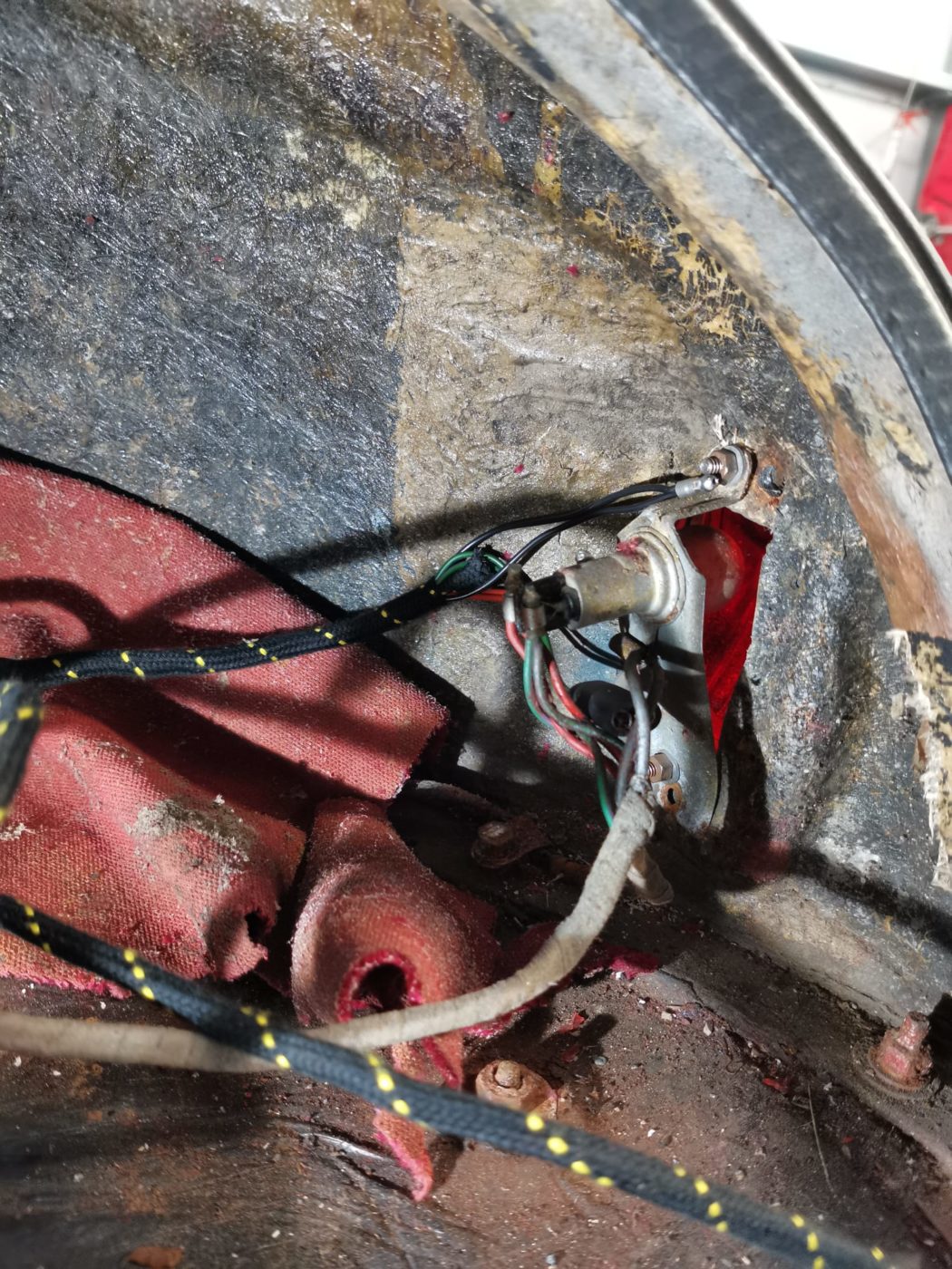 Tom rewiring silver jensen 21 1