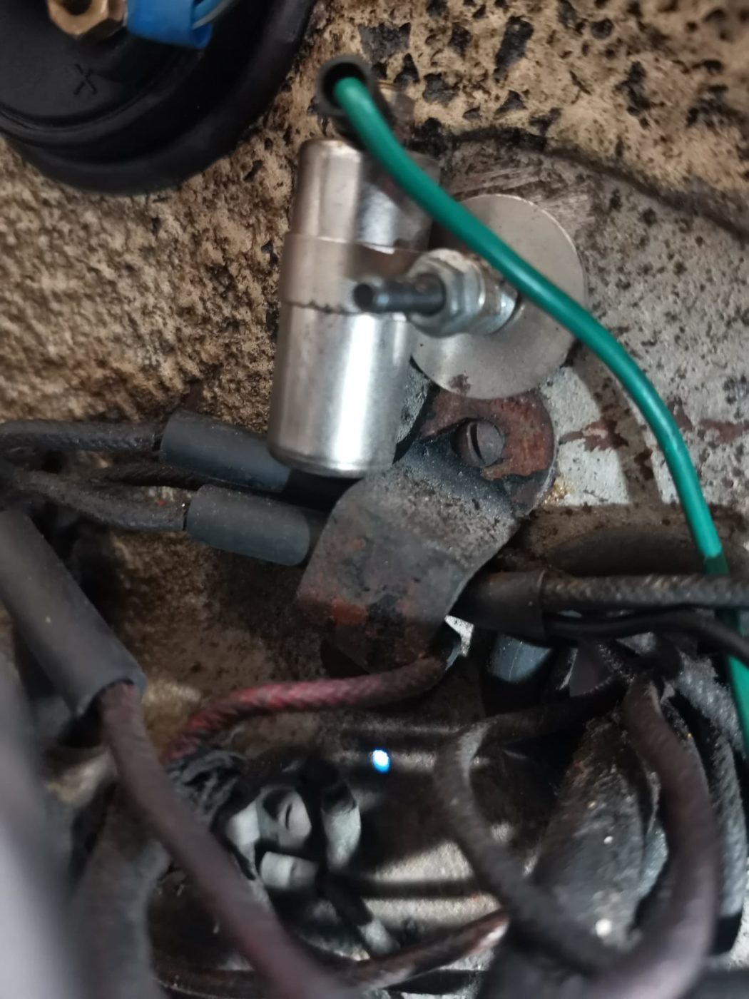 Tom rewiring silver jensen 26 1