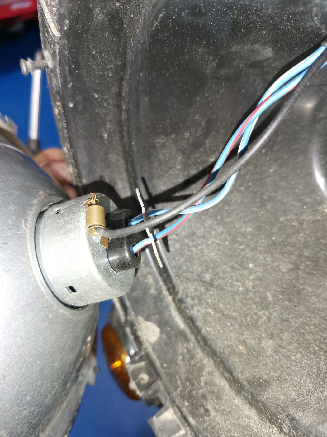 Tom rewiring silver jensen 9 1