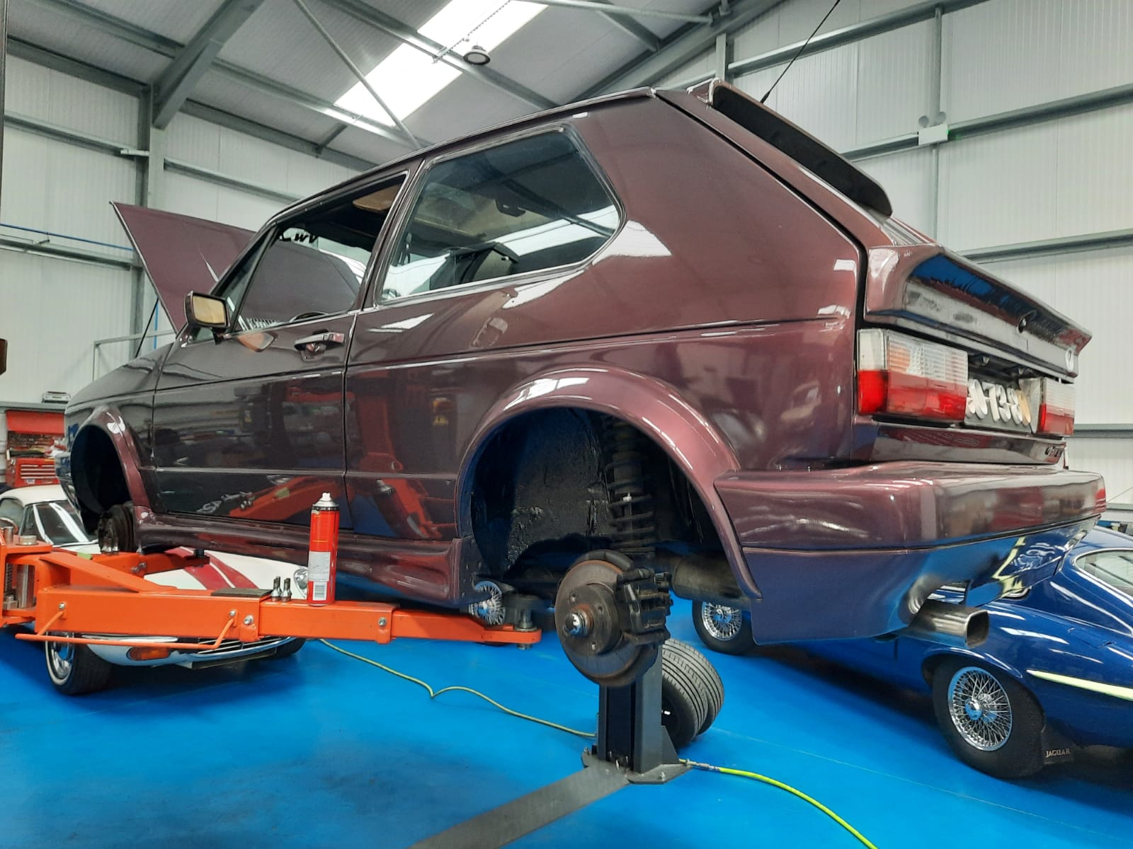 01032021 Mauro working on his VW Golf 7 1