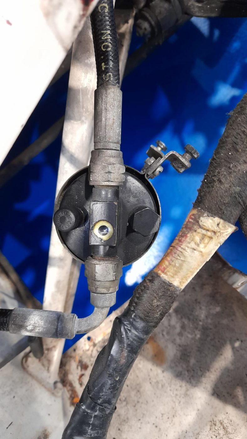 01042021 Amphicar swapping dynamo for alternator 1 1