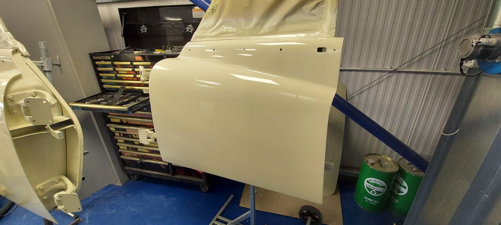 01042021 Jaguar MKVII doors and bonnet painted 2 1