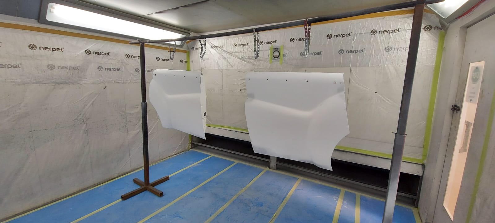 01042021 Jaguar MKVII doors and bonnet ready for paint 8 1