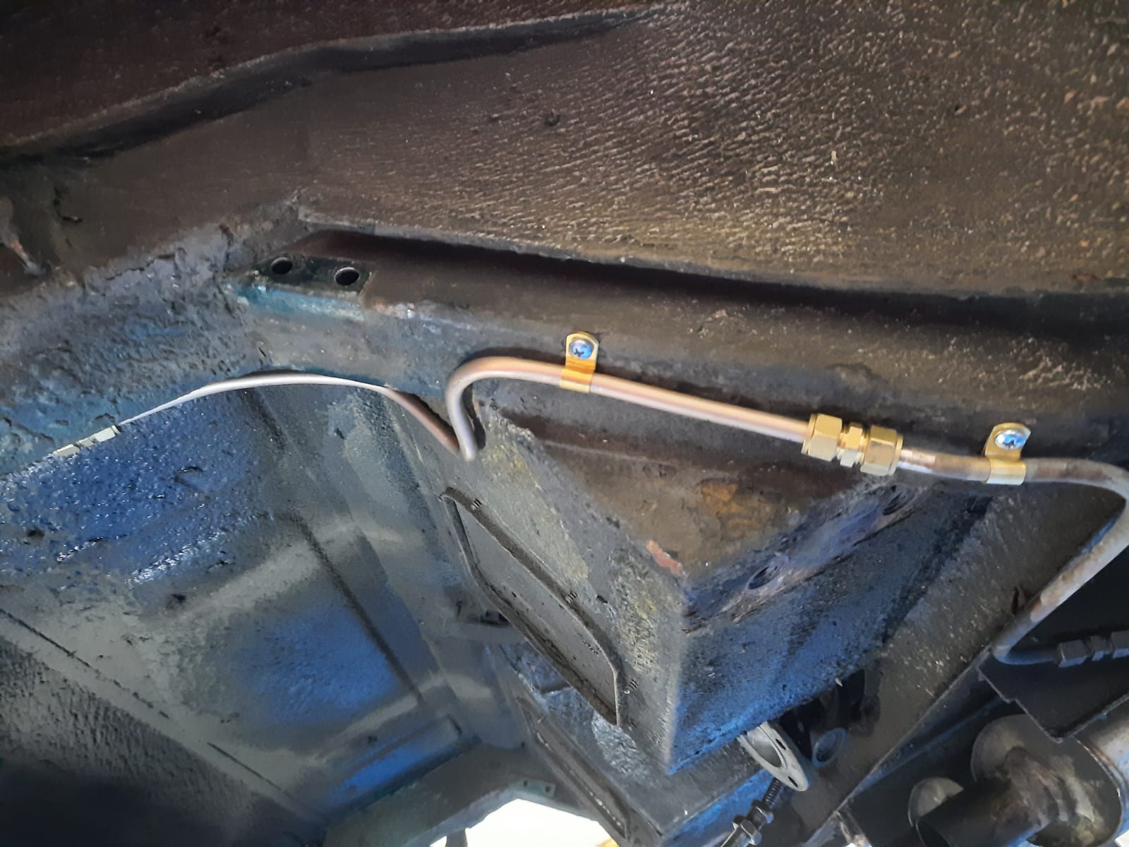 11 03 2021 Green Jag rusty fuel line replaced 5 1
