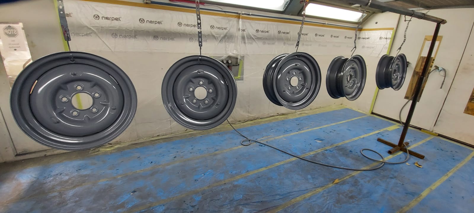 12 03 2021 Jaguar MKVII wheels epoxy and paint 8 1