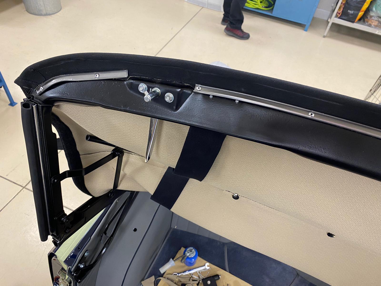 12 03 2021 Triumph TR5 hood kath 62 1