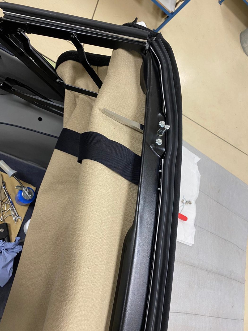 12 03 2021 Triumph TR5 hood kath 67 1