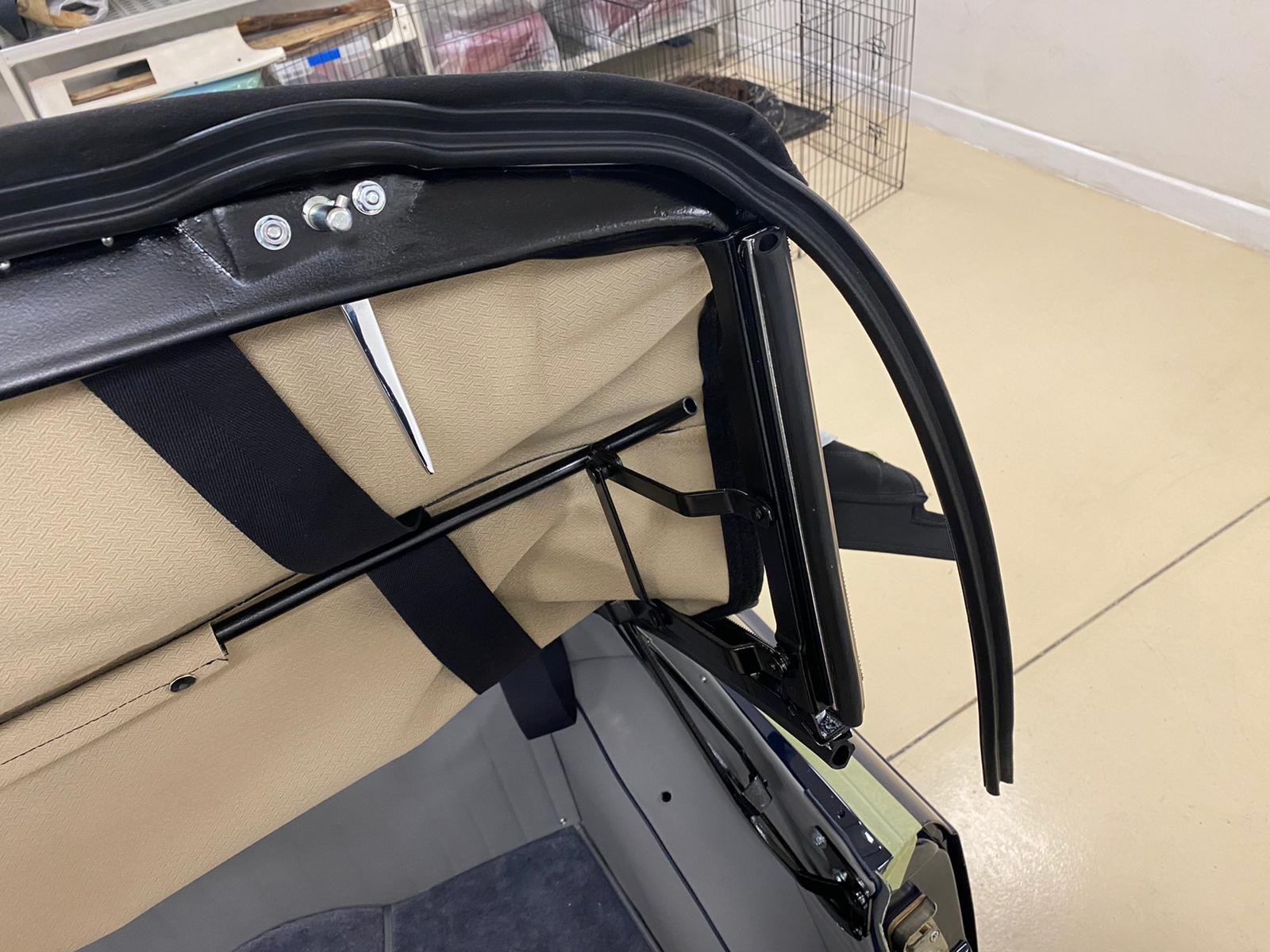 12 03 2021 Triumph TR5 hood kath 68 1