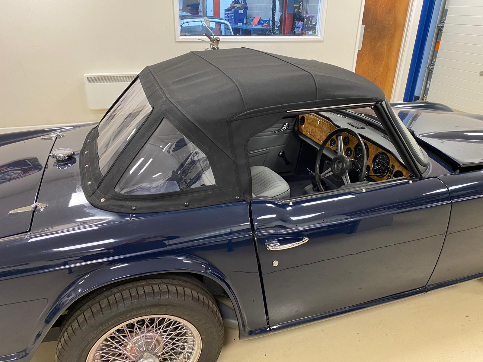12 03 2021 Triumph TR5 hood kath 82 1