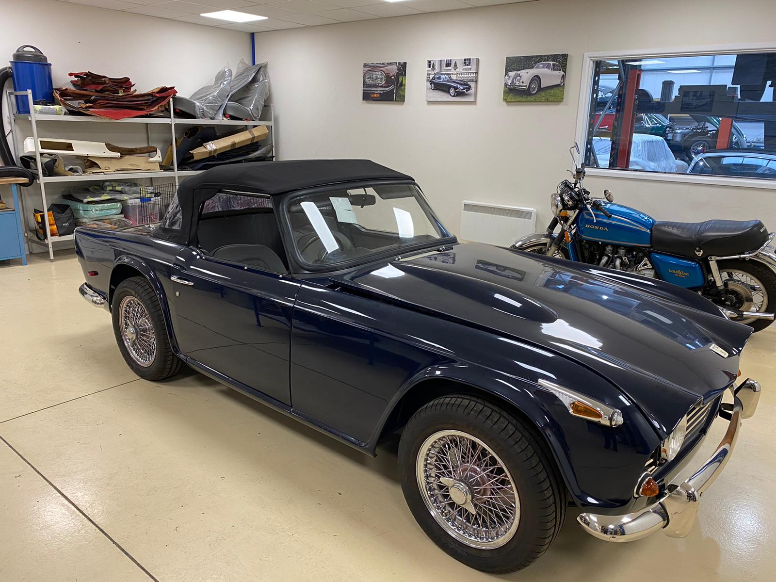 12 03 2021 Triumph TR5 hood kath 84 1