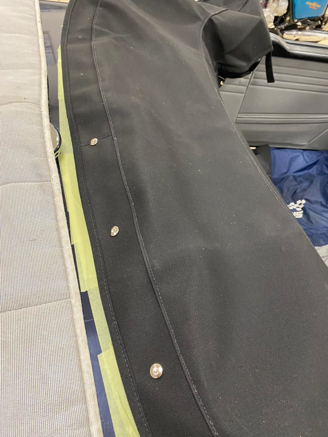 12 03 2021 Triumph TR5 hood kath 87 1