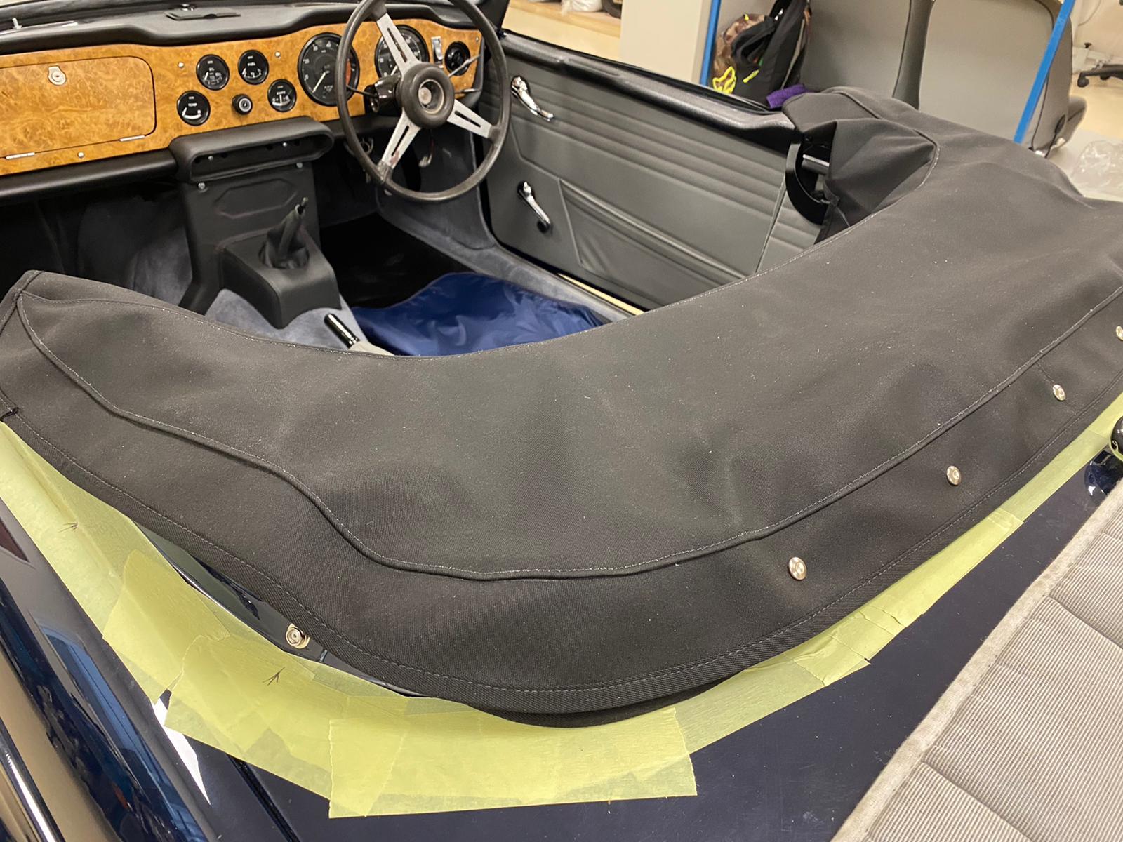 12 03 2021 Triumph TR5 hood kath 90 1