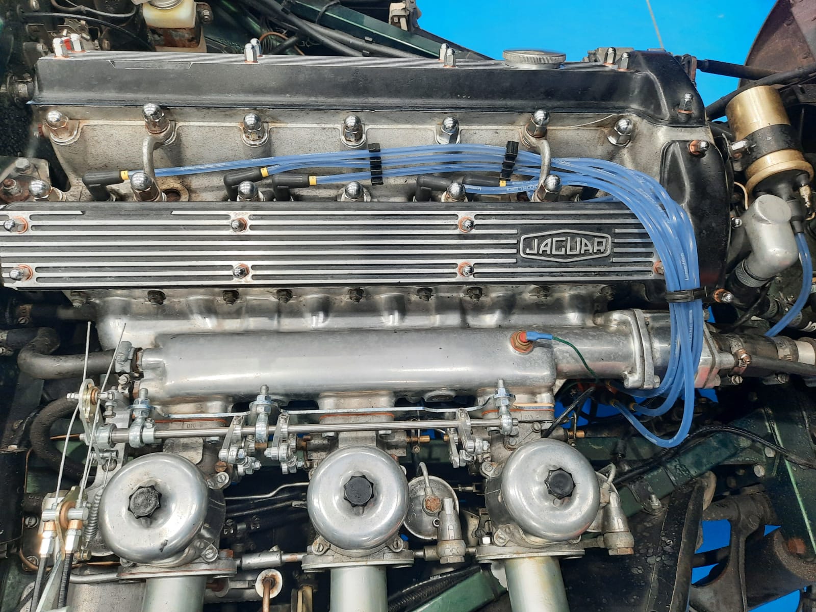 16 03 2021 1970 Jaguar E Type Series 2 4.2 Rocker cover gaskets replaced and silicone spark leeds upgrade11 1